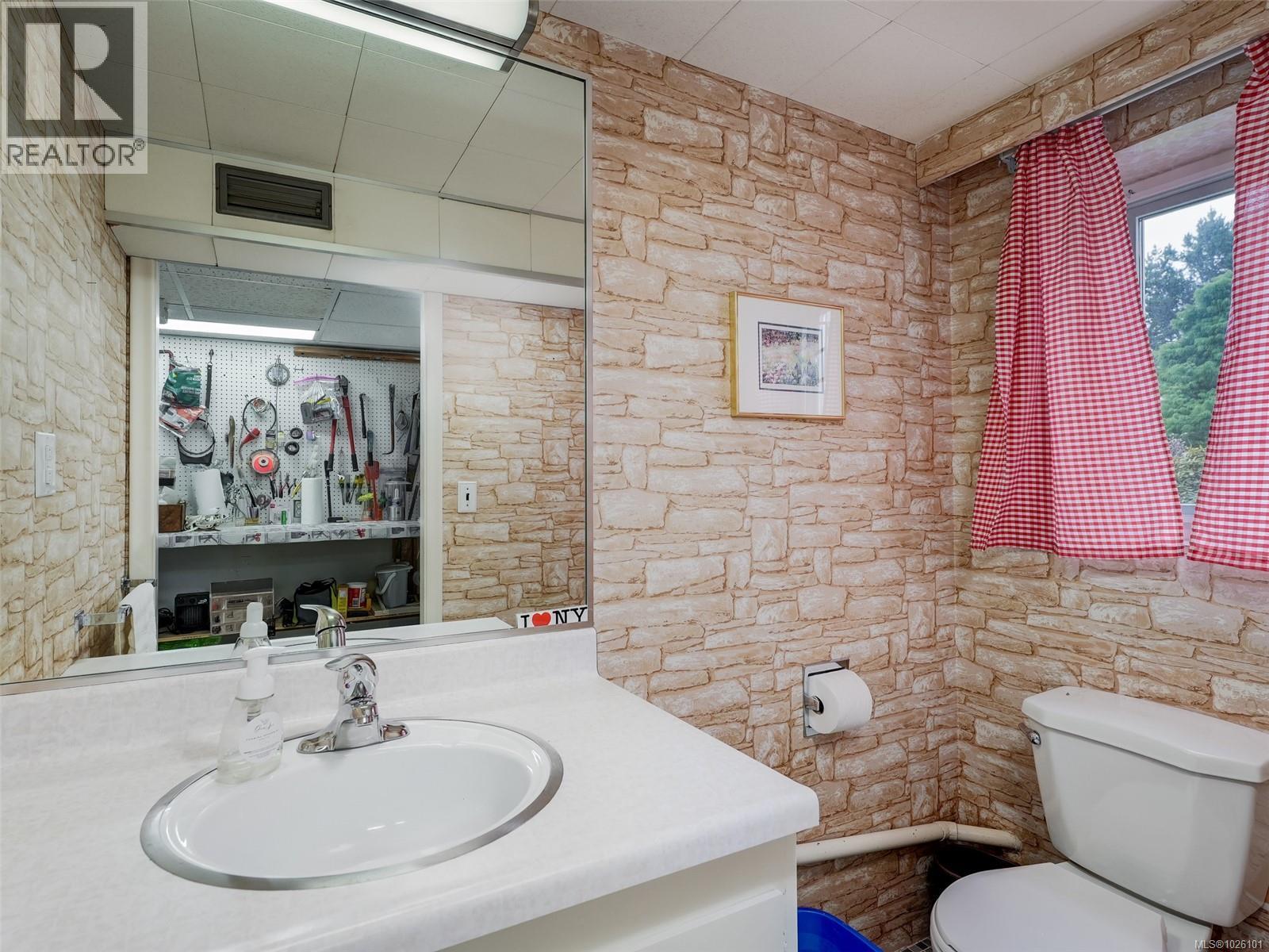  3911 Dawe Road, Saanich