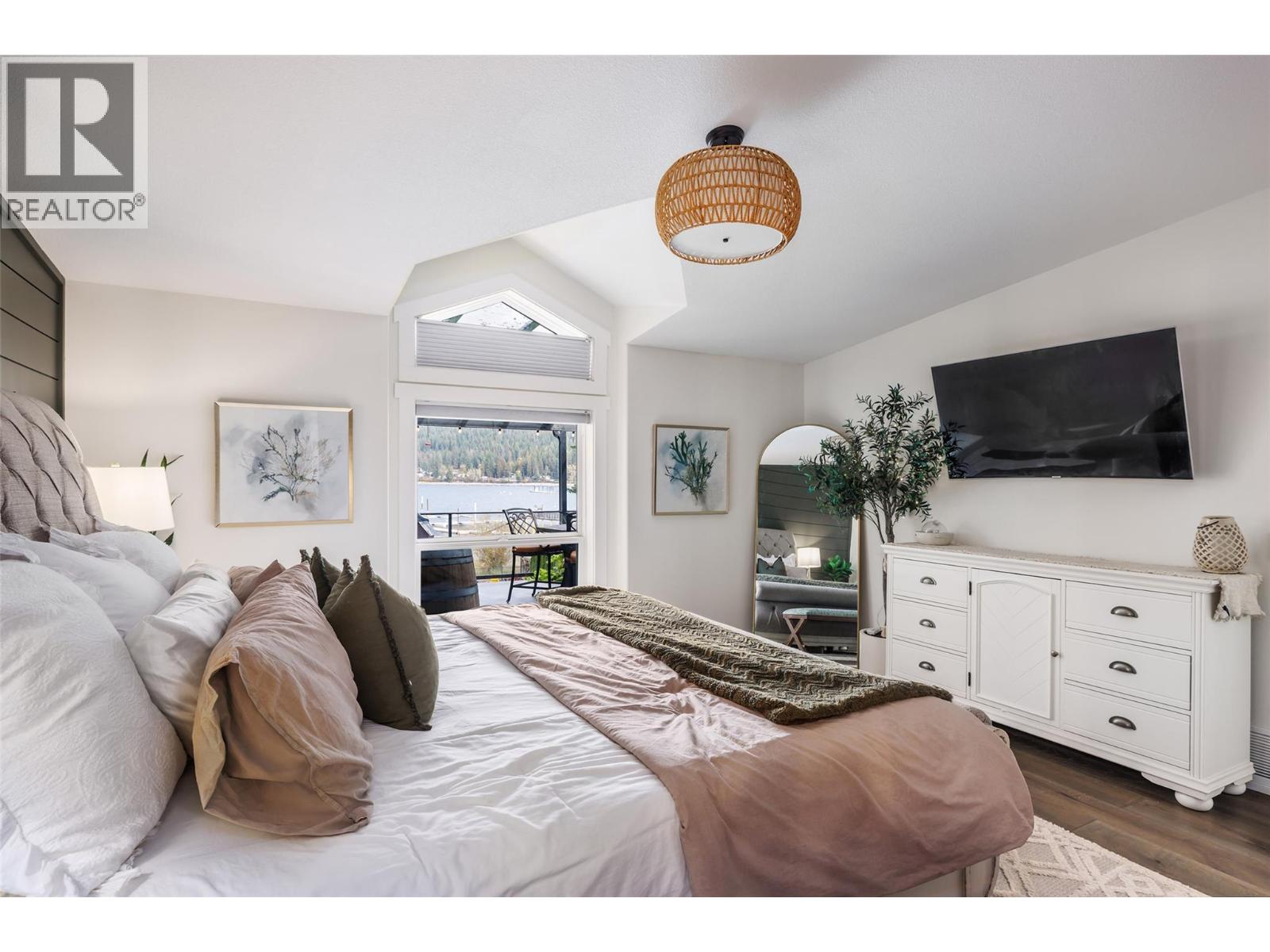 2661 Blind Bay Road, Blind Bay