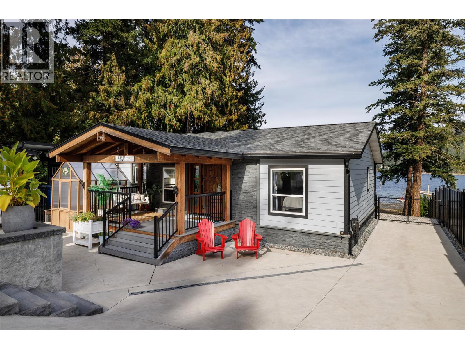 2661 Blind Bay Road, Blind Bay