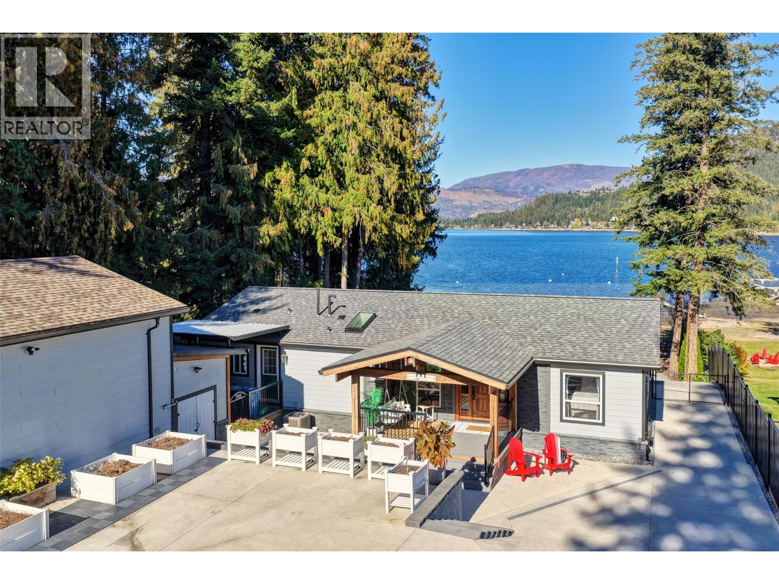 2661 Blind Bay Road, Blind Bay