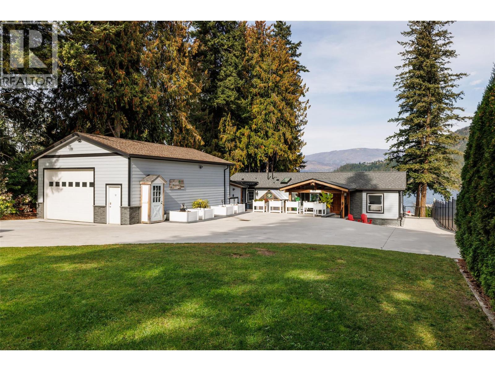 2661 Blind Bay Road, Blind Bay