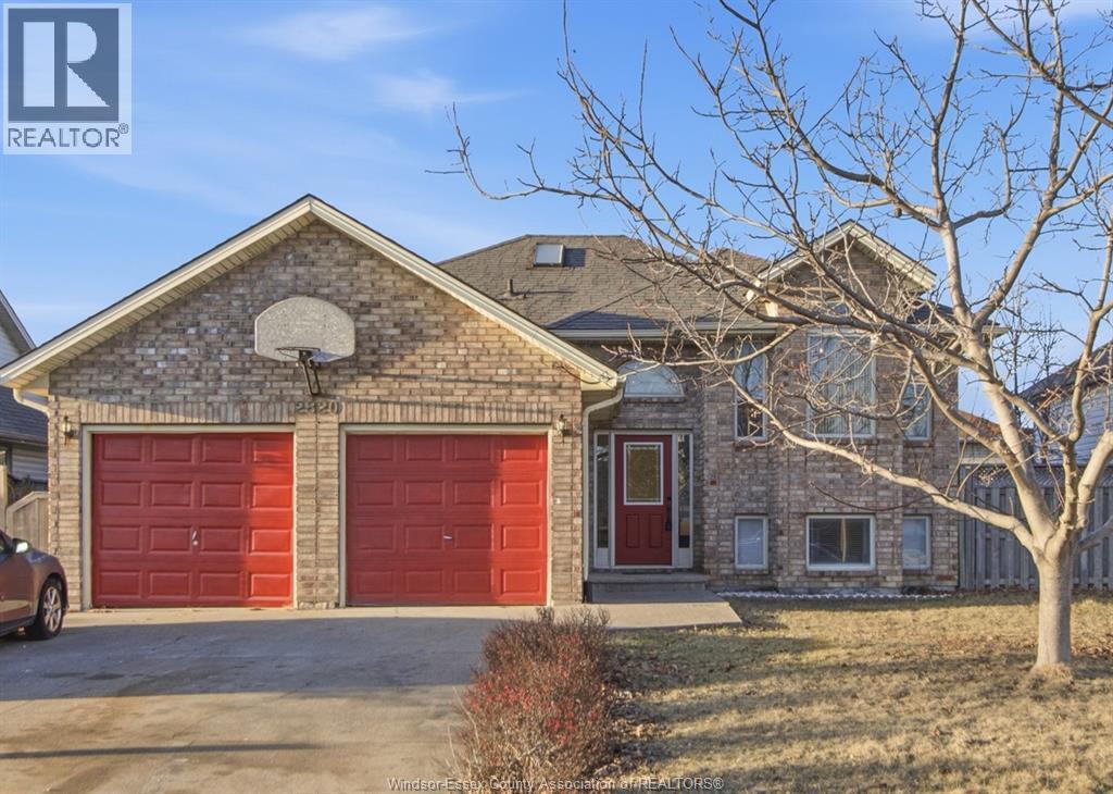 2820 Wildberry CRESCENT - 1