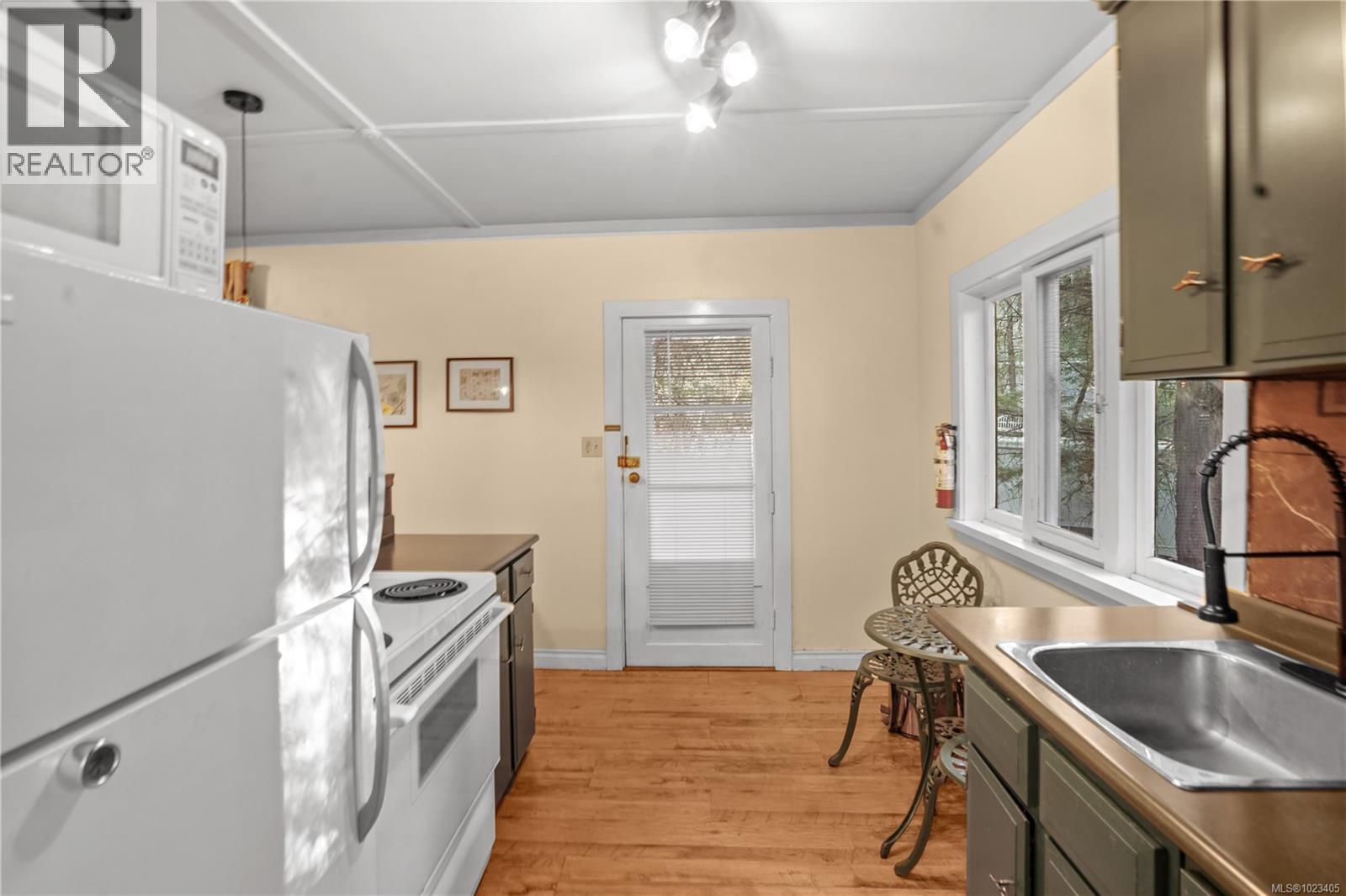  3383 Lakeridge Place, Highlands