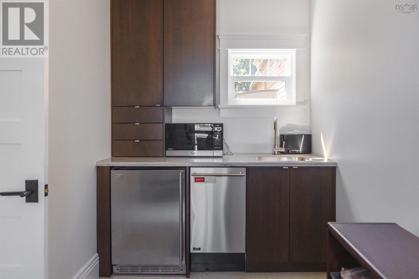 Property 33 of 50 of 6088 Coburg Road