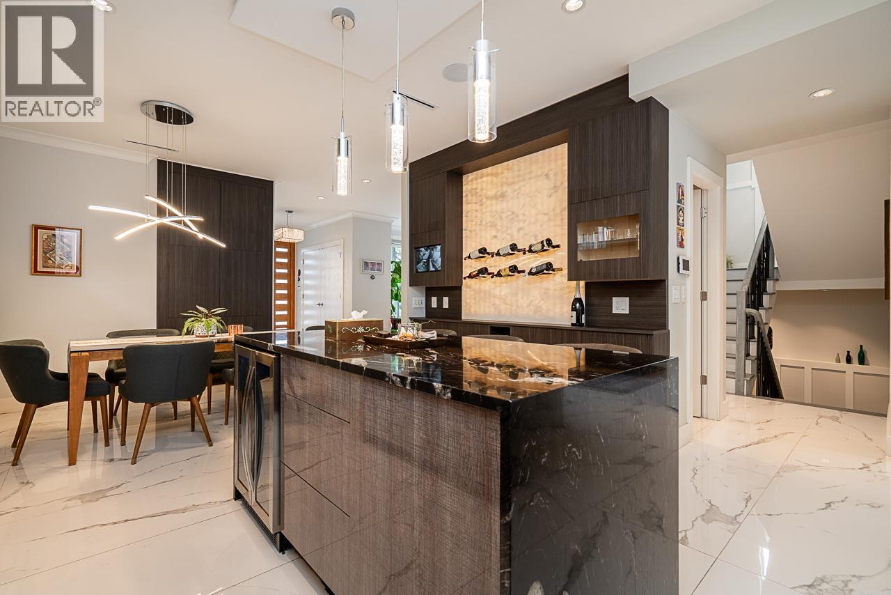 4365 MOUNTAIN HIGHWAY, North Vancouver