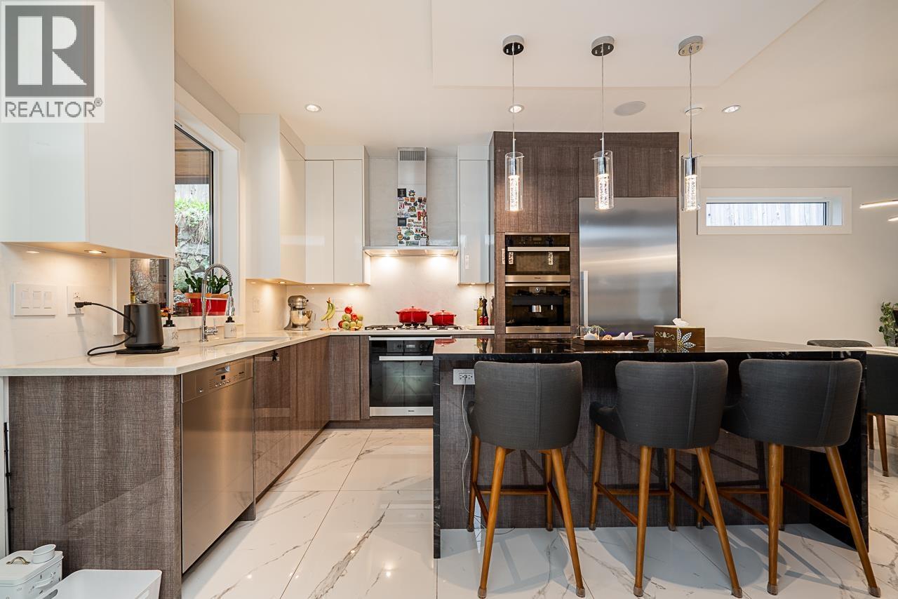 4365 MOUNTAIN HIGHWAY, North Vancouver