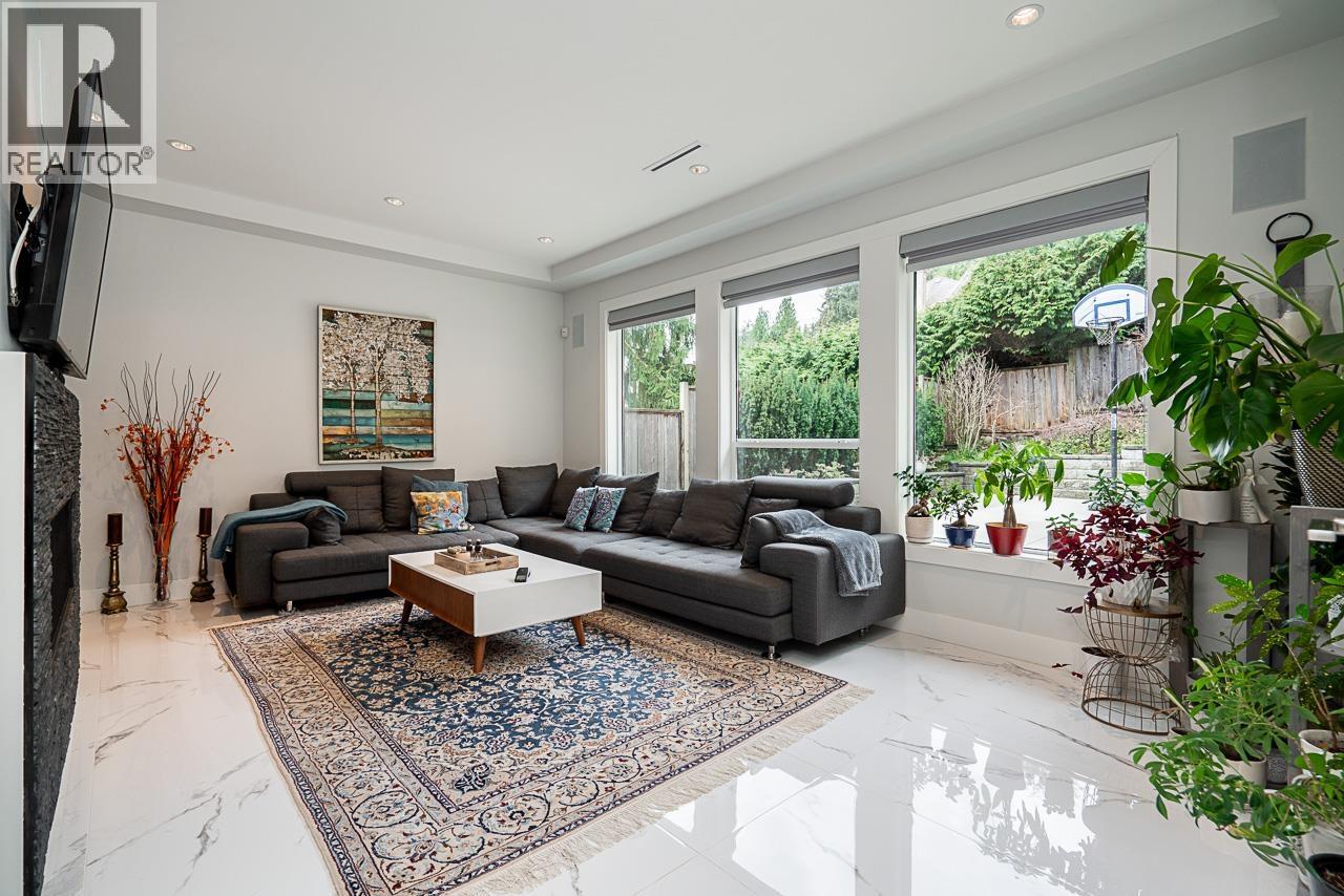 4365 MOUNTAIN HIGHWAY, North Vancouver