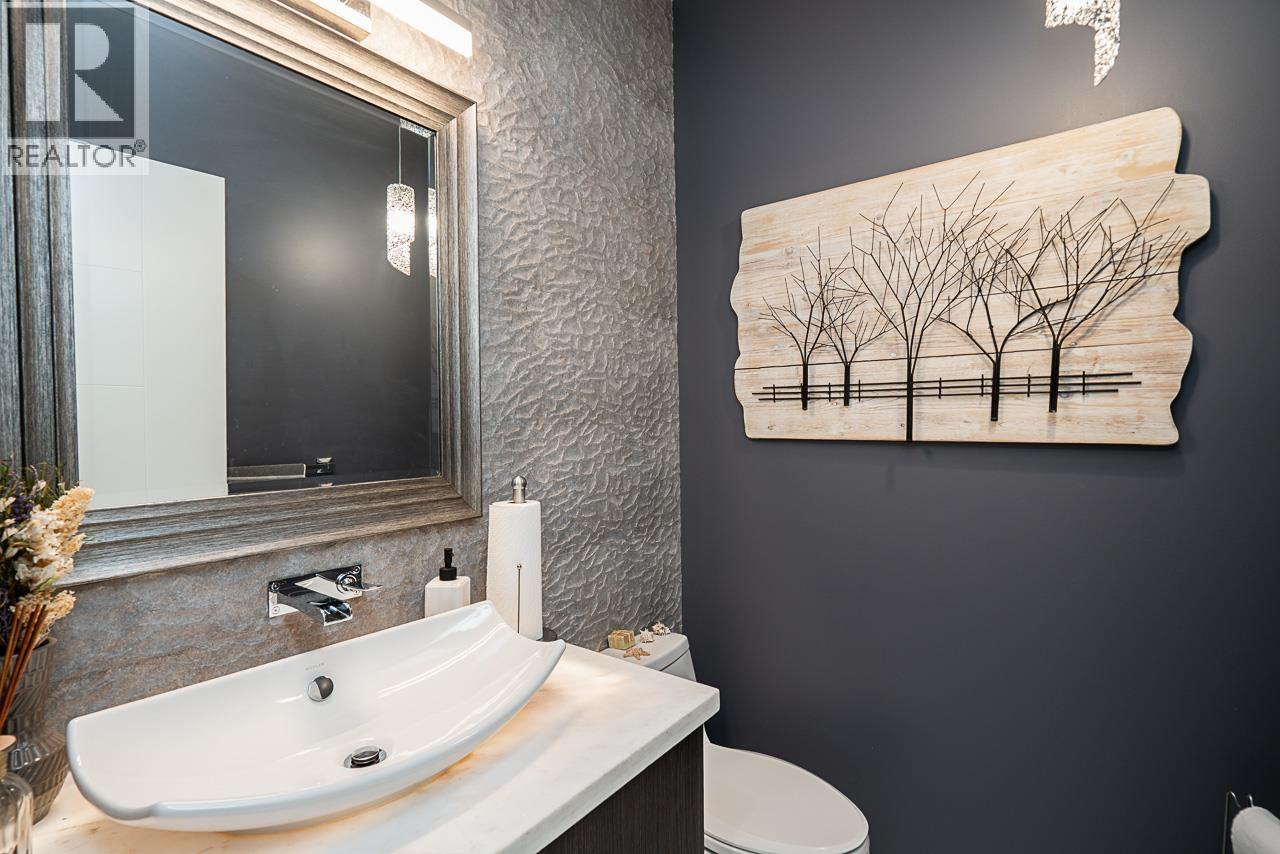 4365 MOUNTAIN HIGHWAY, North Vancouver