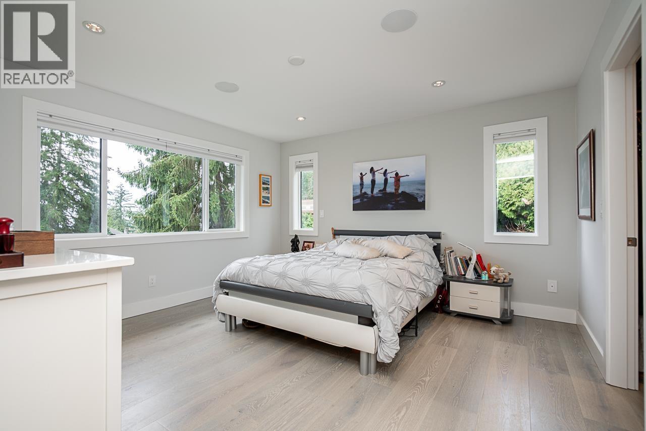 4365 MOUNTAIN HIGHWAY, North Vancouver