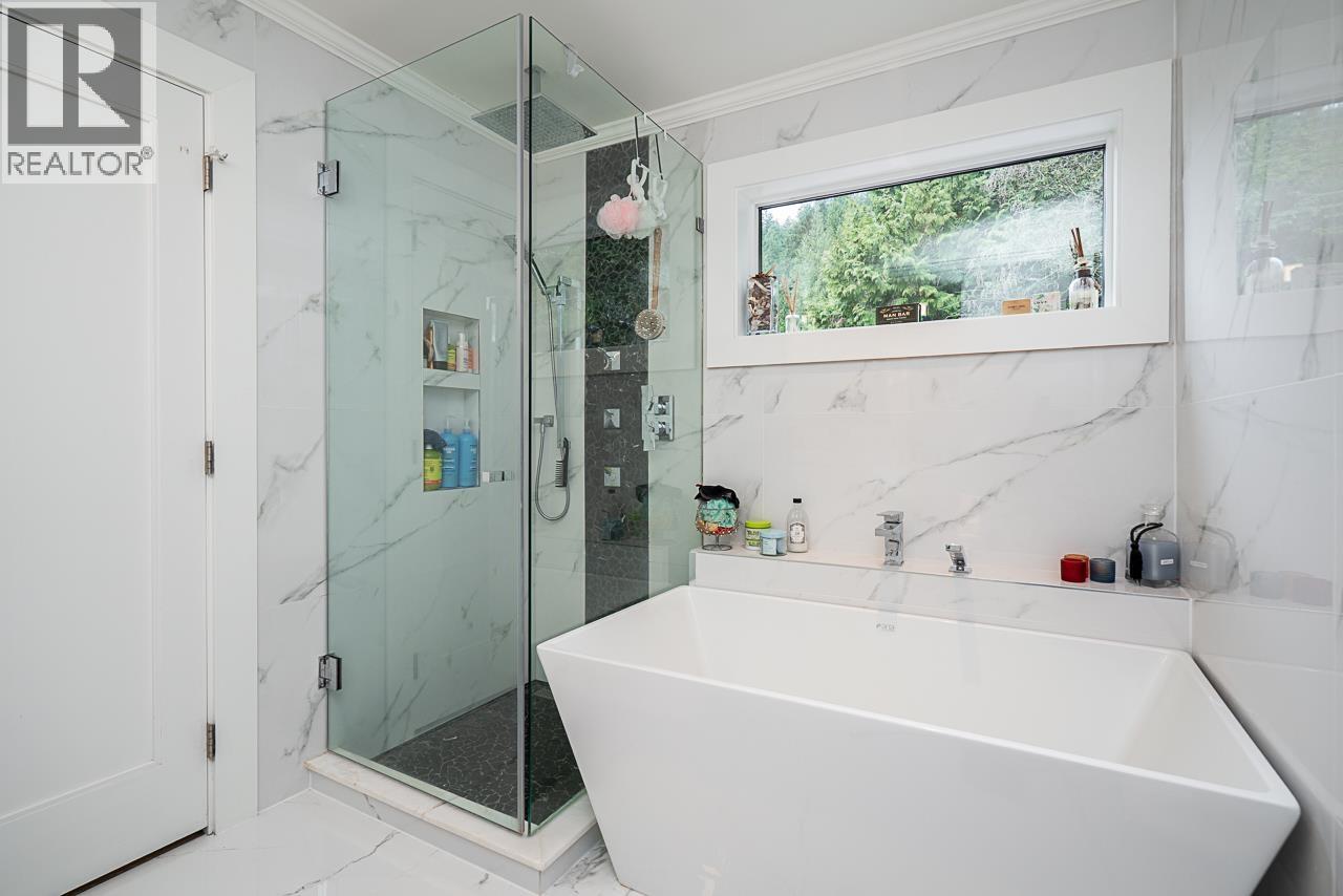 4365 MOUNTAIN HIGHWAY, North Vancouver