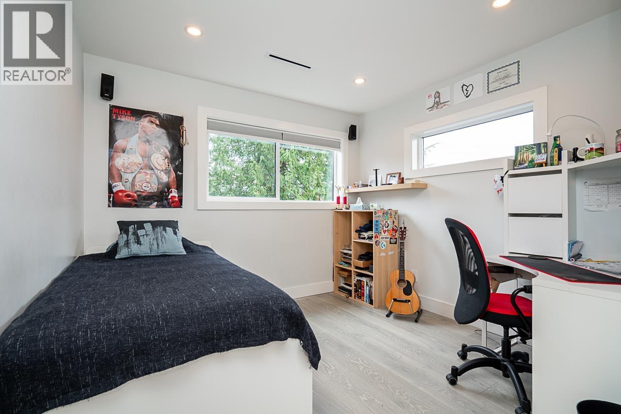 4365 MOUNTAIN HIGHWAY, North Vancouver