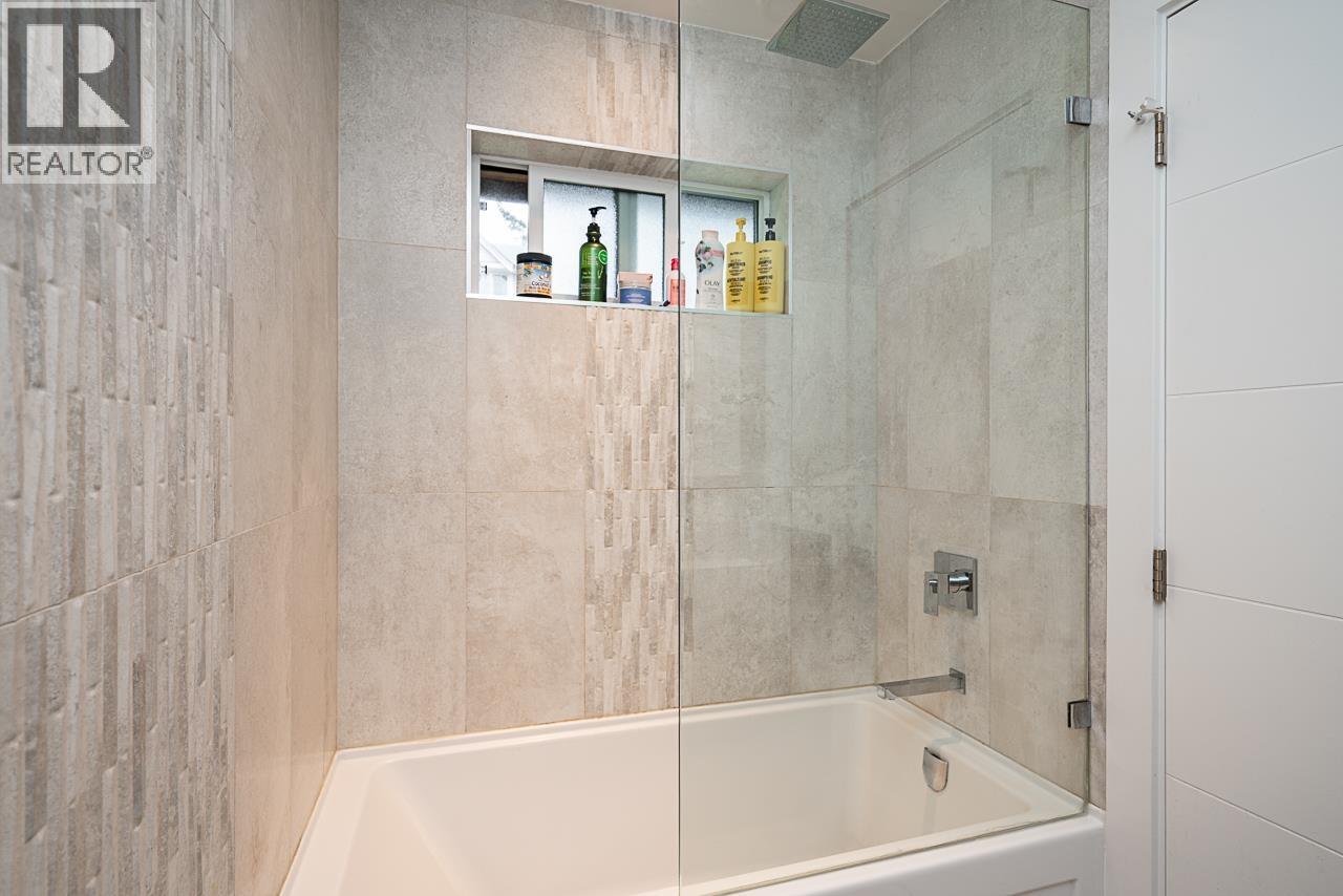 4365 MOUNTAIN HIGHWAY, North Vancouver