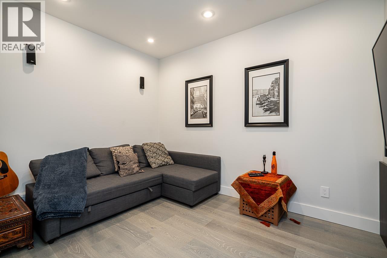 4365 MOUNTAIN HIGHWAY, North Vancouver