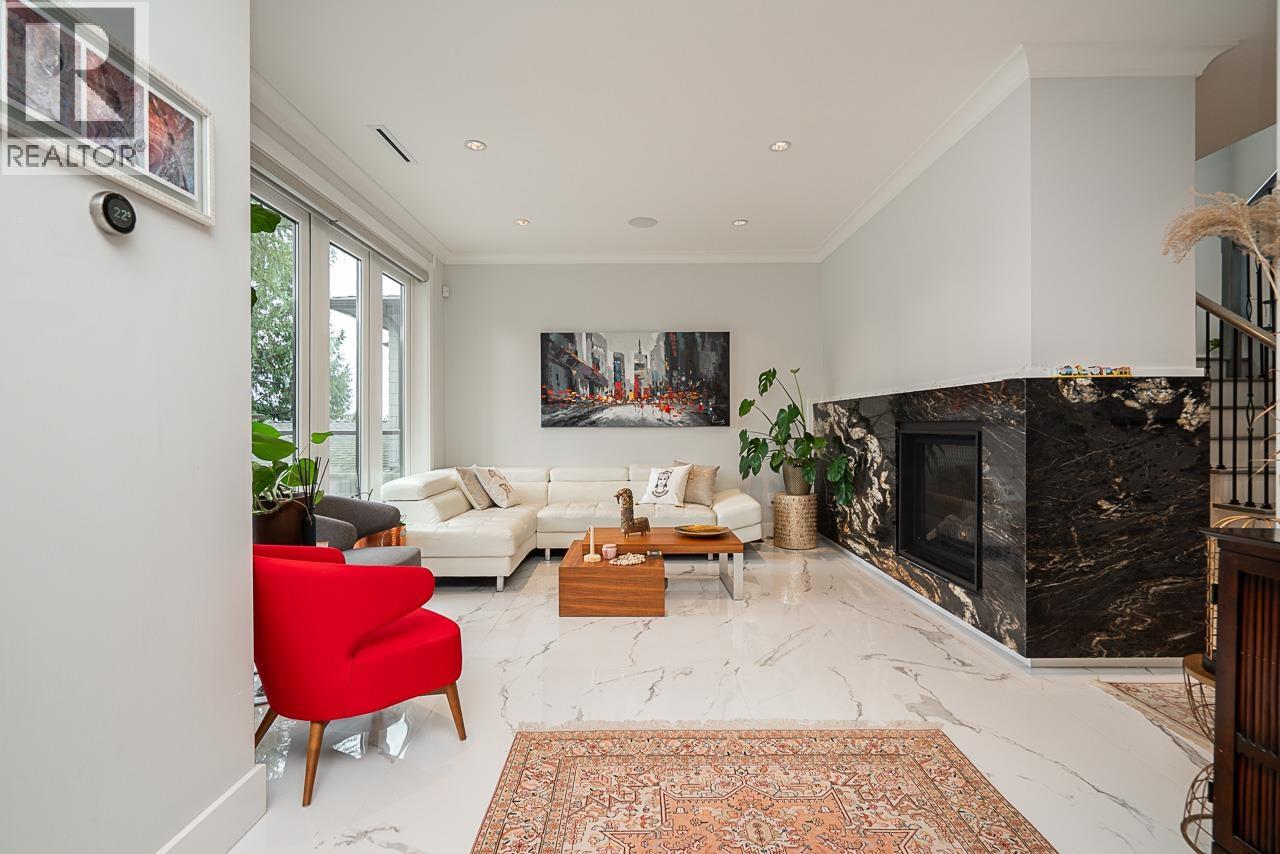 4365 MOUNTAIN HIGHWAY, North Vancouver