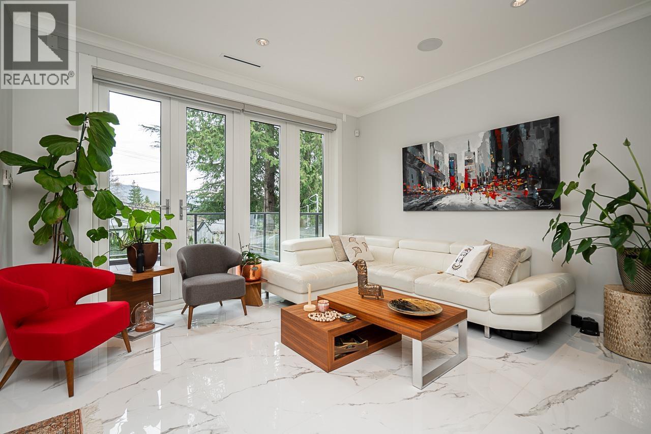 4365 MOUNTAIN HIGHWAY, North Vancouver