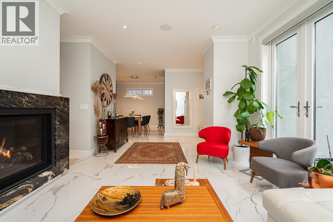 4365 MOUNTAIN HIGHWAY, North Vancouver