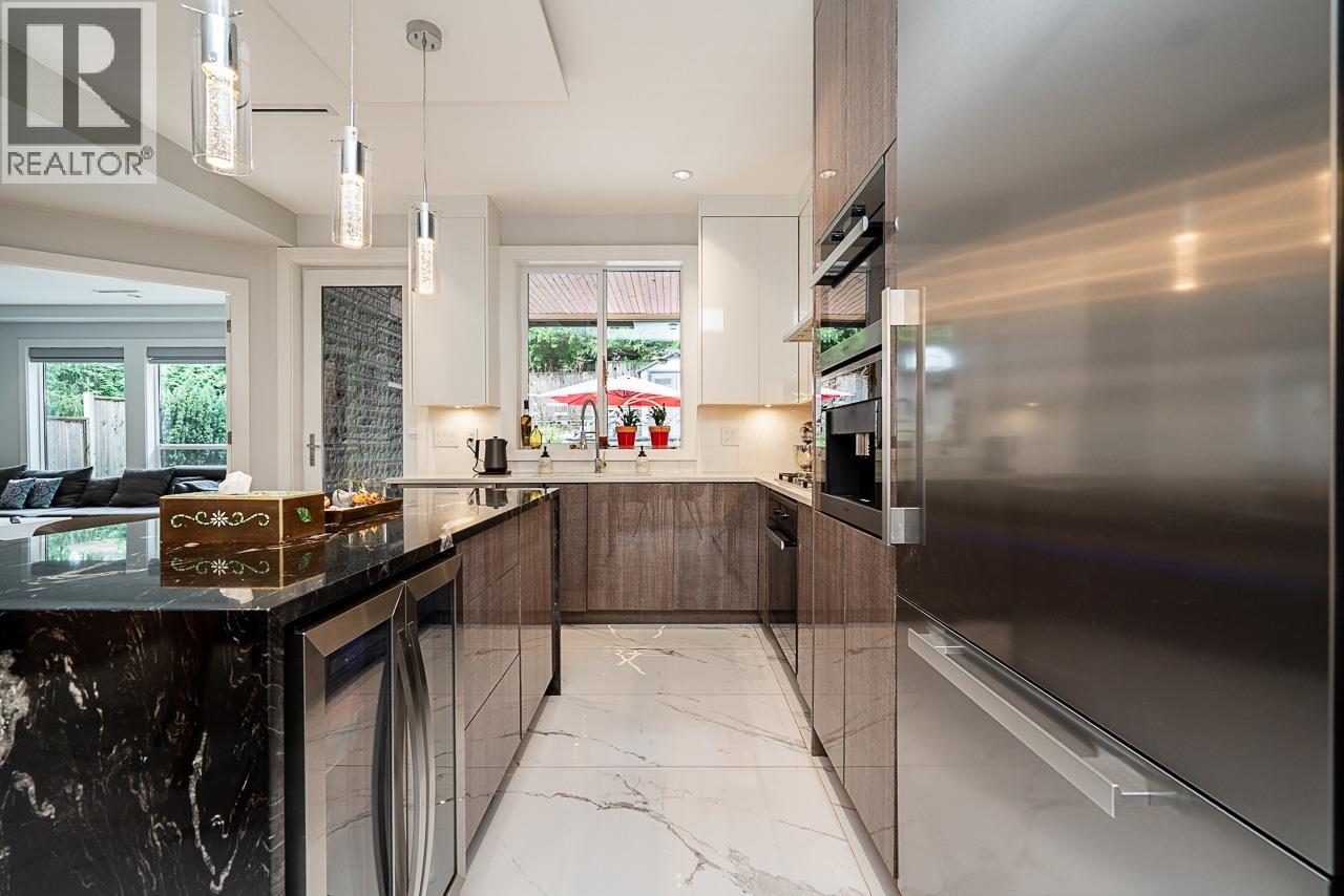 4365 MOUNTAIN HIGHWAY, North Vancouver