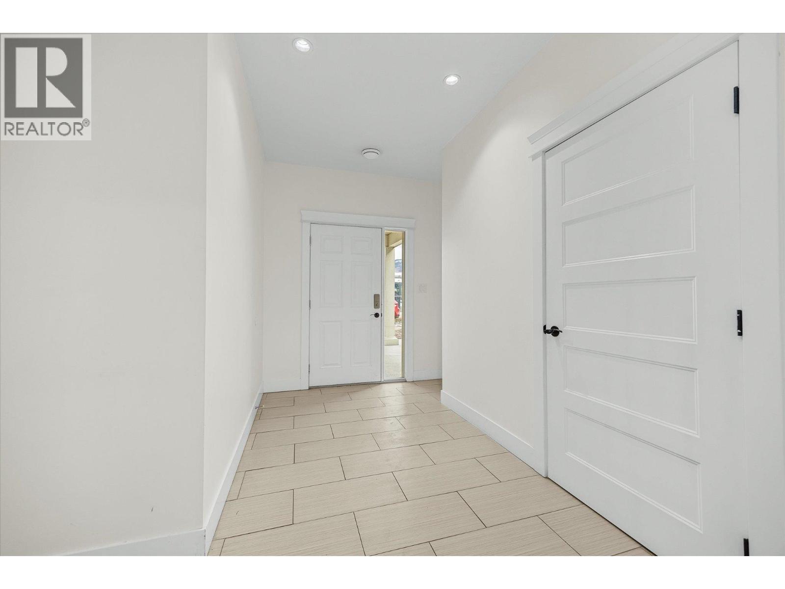 950 Rutland Road N, Kelowna