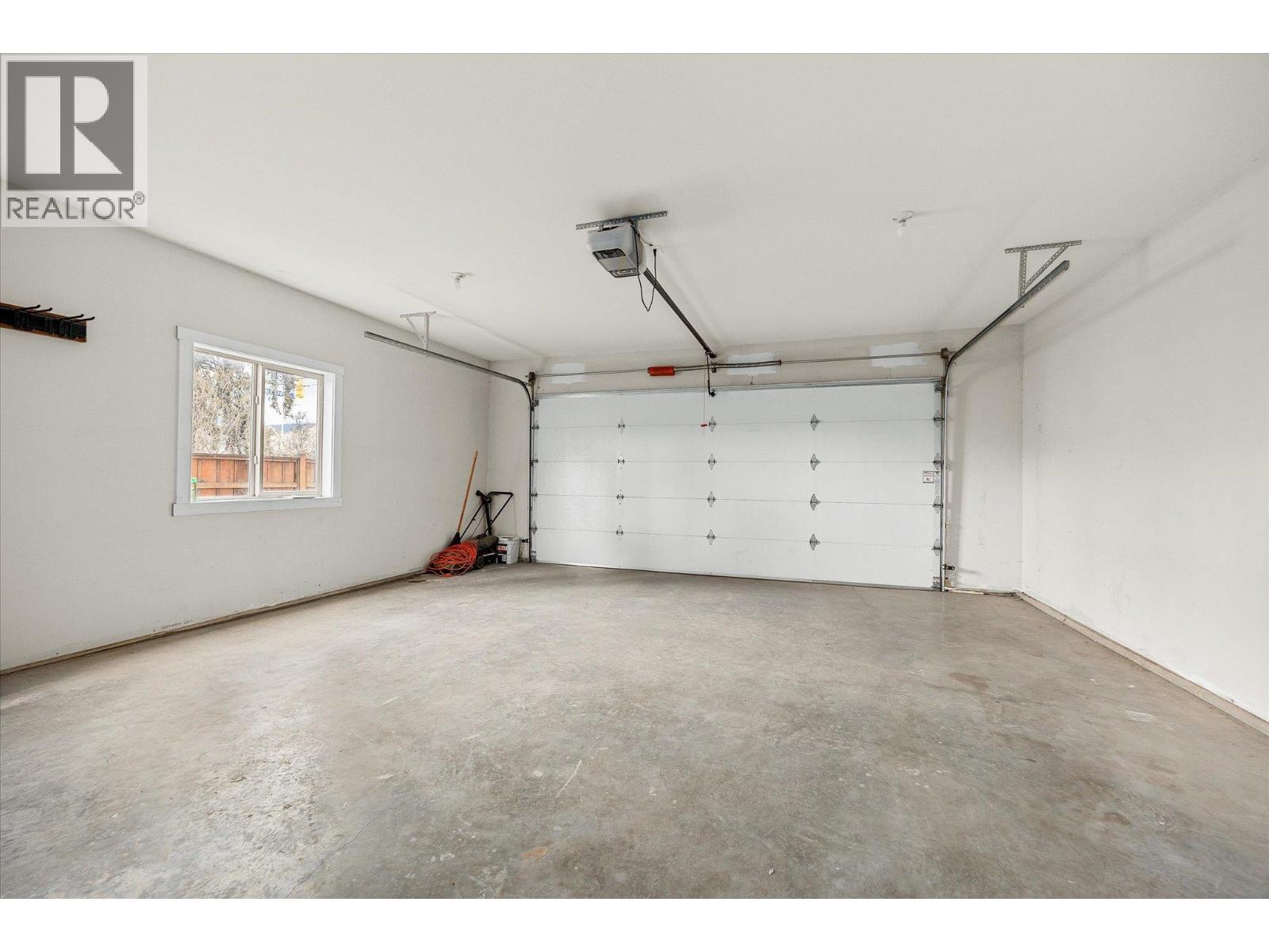 950 Rutland Road N, Kelowna