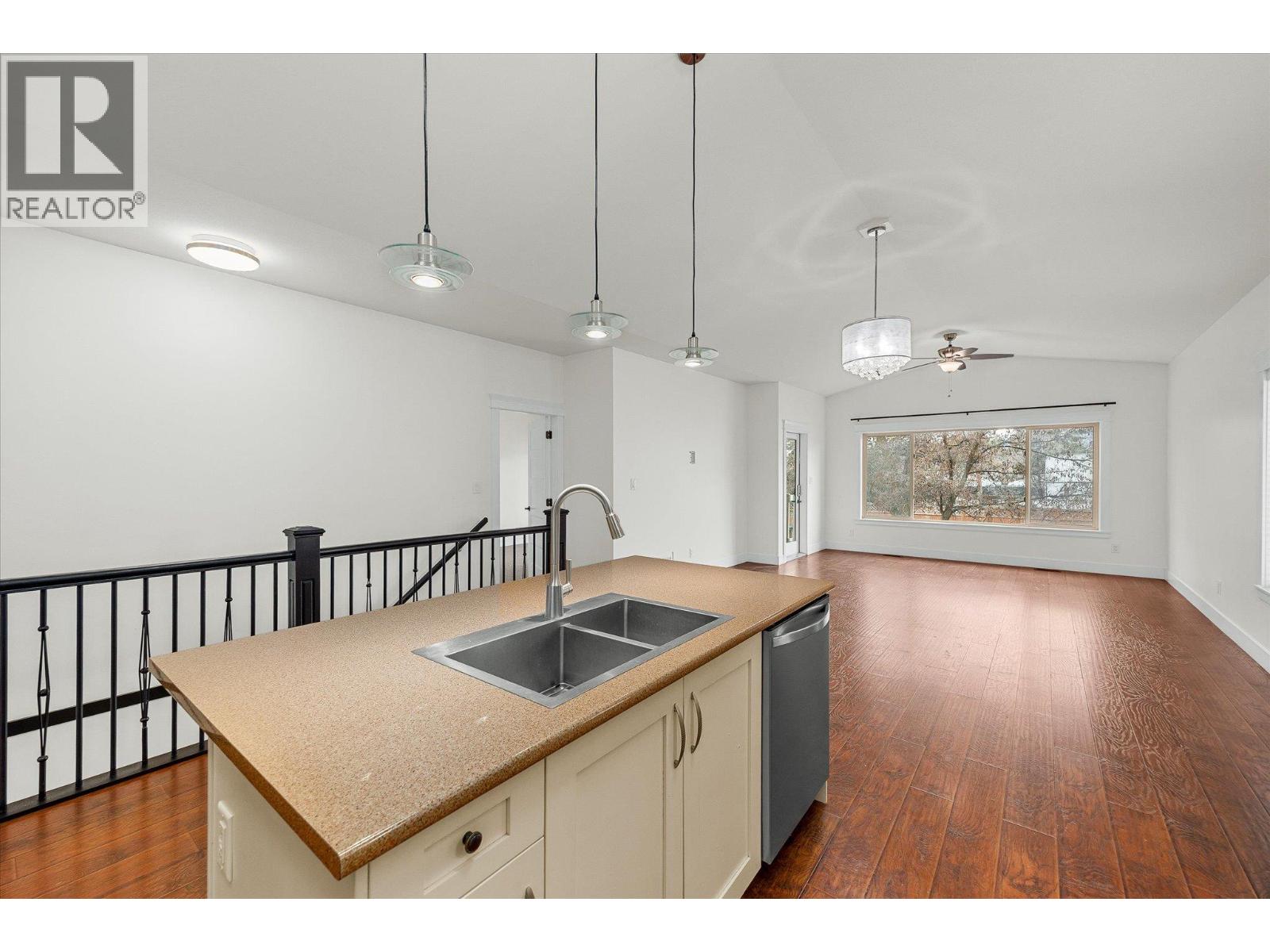 950 Rutland Road N, Kelowna