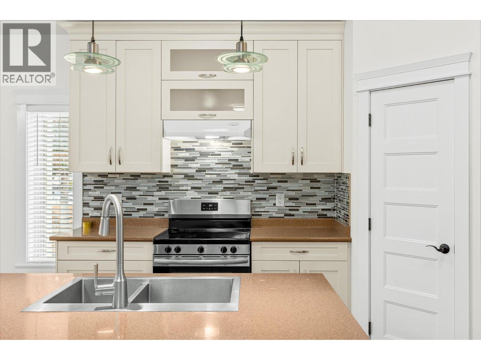 950 Rutland Road N, Kelowna