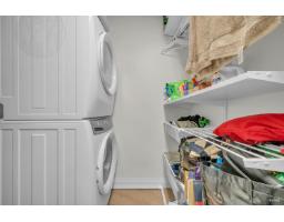 14826 Holly Park Lane, Surrey, BC V3R6Y2 Photo 11