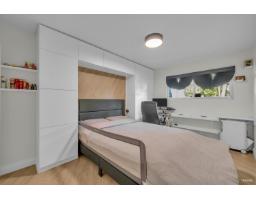 14826 Holly Park Lane, Surrey, BC V3R6Y2 Photo 13