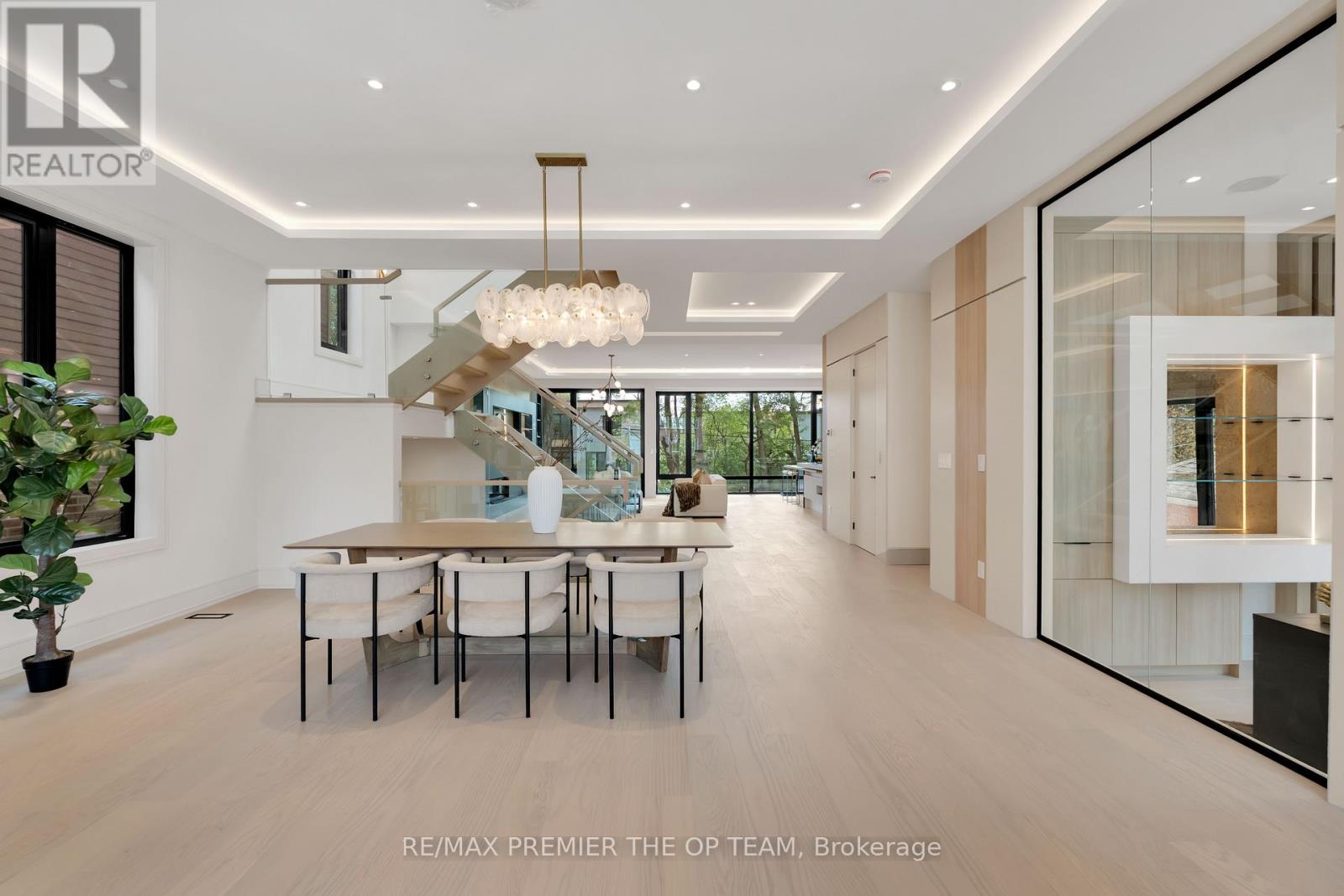 487 COLDSTREAM AVENUE - 9