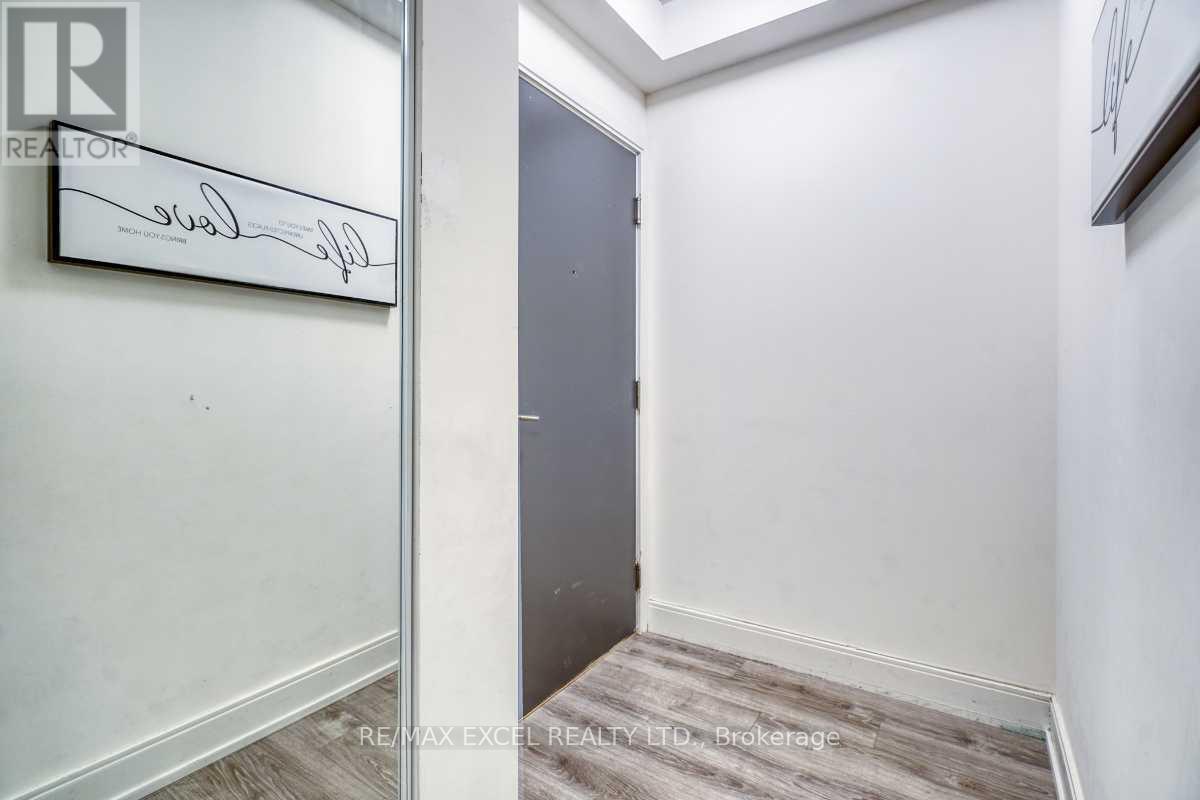 #202A 9608 YONGE STREET - 2