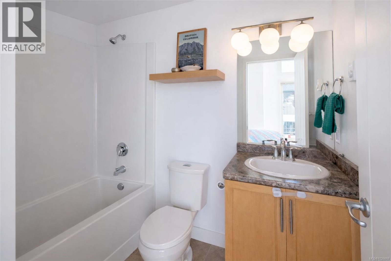 102 605 Gibson St, Tofino