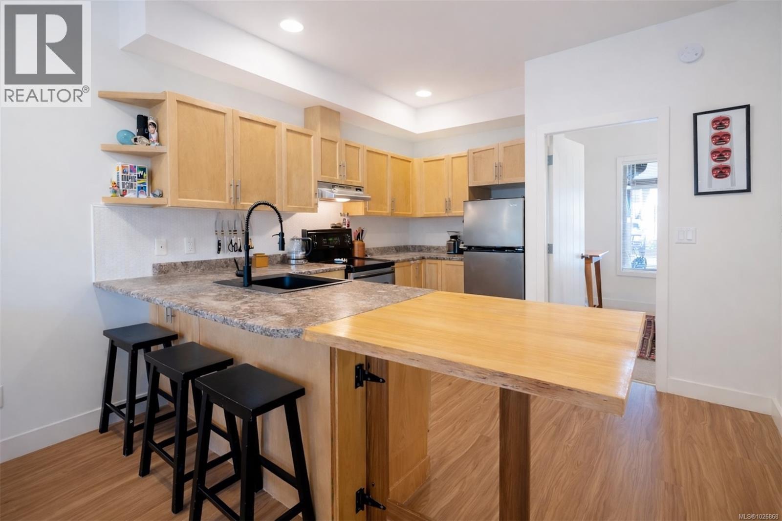 102 605 Gibson St, Tofino