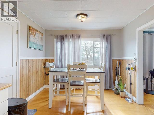 6957 CROFTON STREET, Powell River