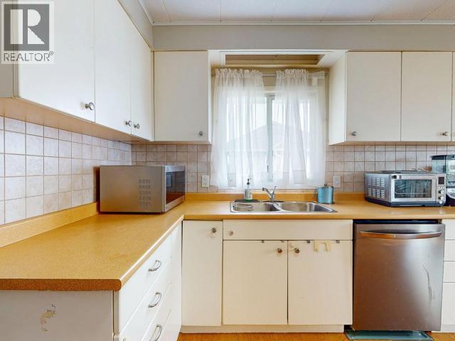 6957 CROFTON STREET, Powell River