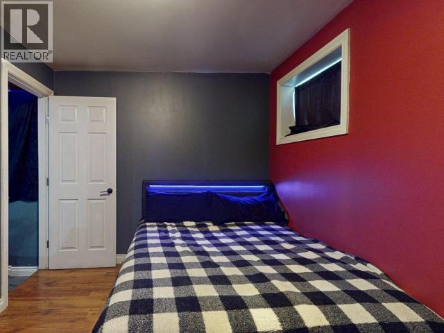 6957 CROFTON STREET, Powell River