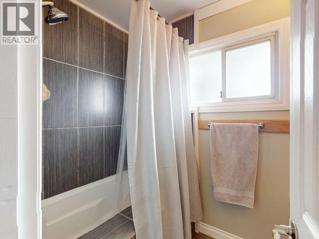 6957 CROFTON STREET, Powell River