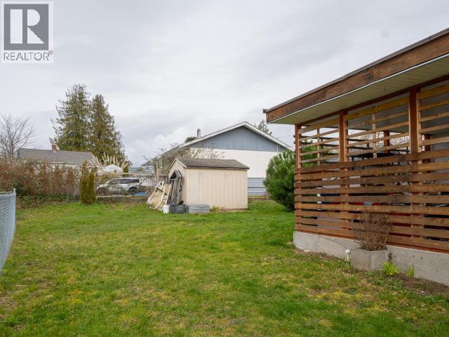 6957 CROFTON STREET, Powell River