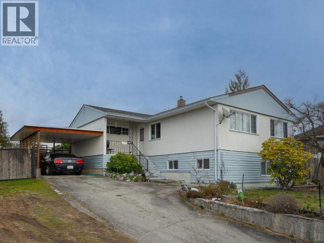 6957 CROFTON STREET, Powell River