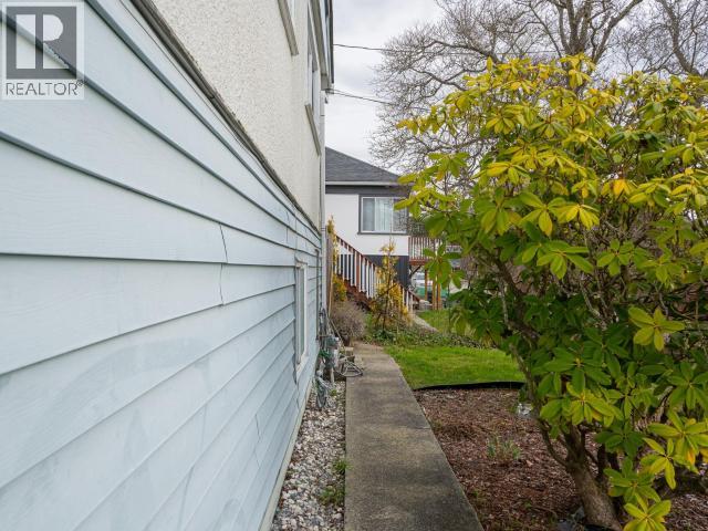 6957 CROFTON STREET, Powell River