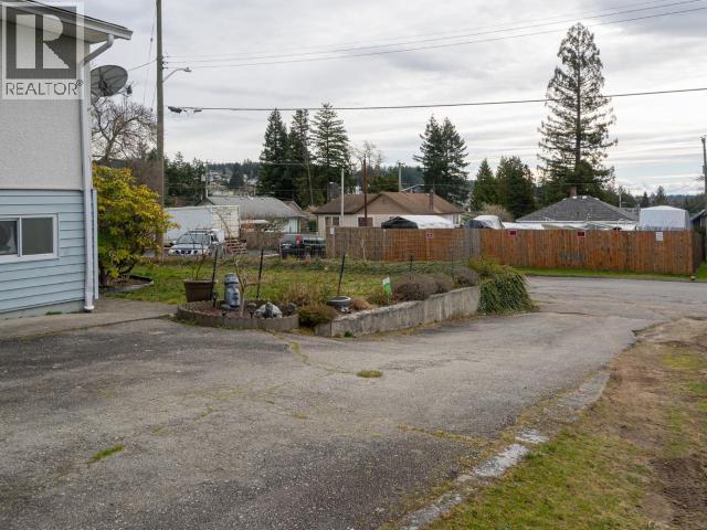 6957 CROFTON STREET, Powell River