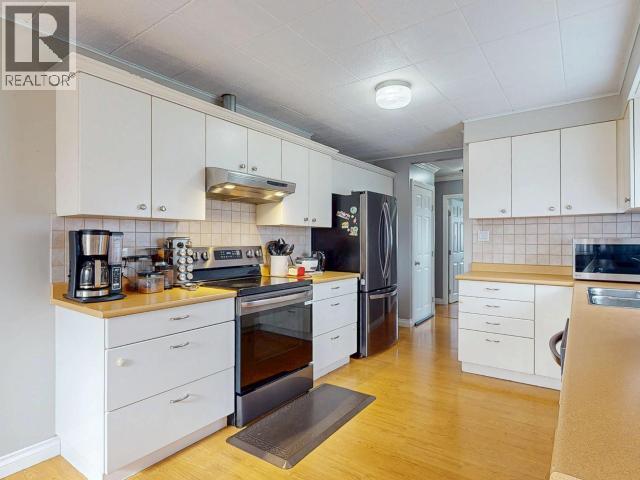 6957 CROFTON STREET, Powell River