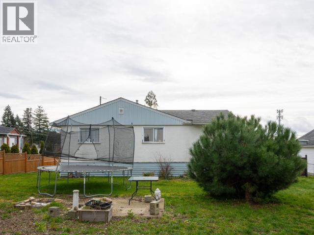 6957 CROFTON STREET, Powell River