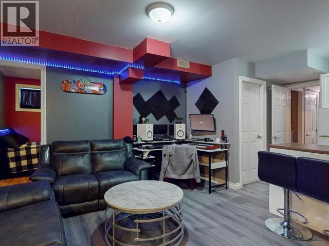 6957 CROFTON STREET, Powell River