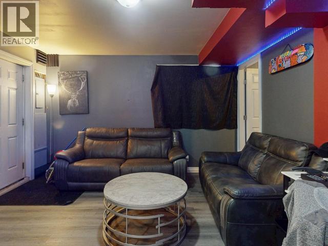 6957 CROFTON STREET, Powell River