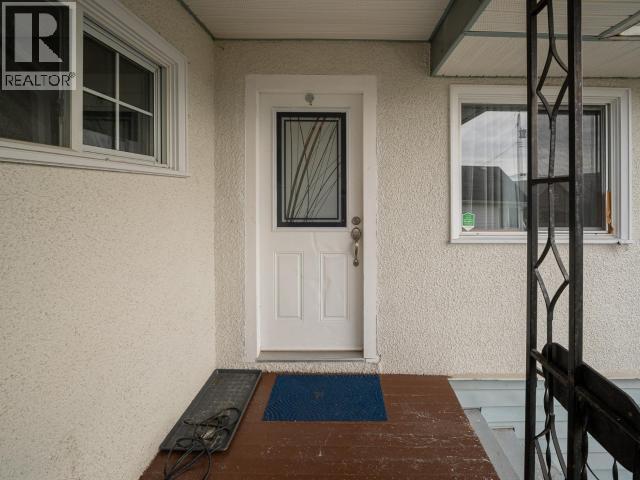 6957 CROFTON STREET, Powell River