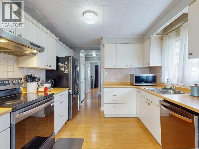 6957 CROFTON STREET, Powell River