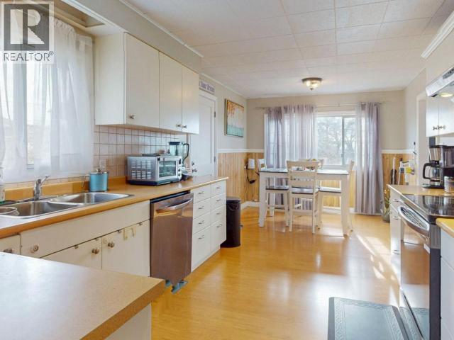 6957 CROFTON STREET, Powell River