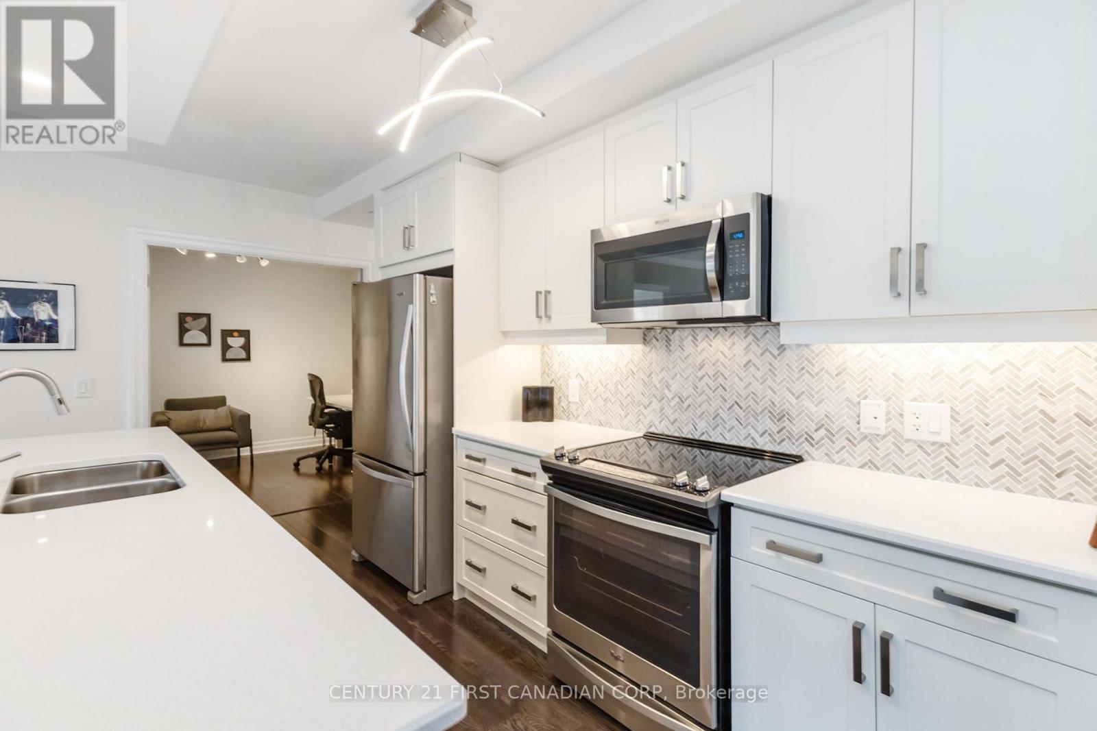 #809 505 TALBOT STREET - 22