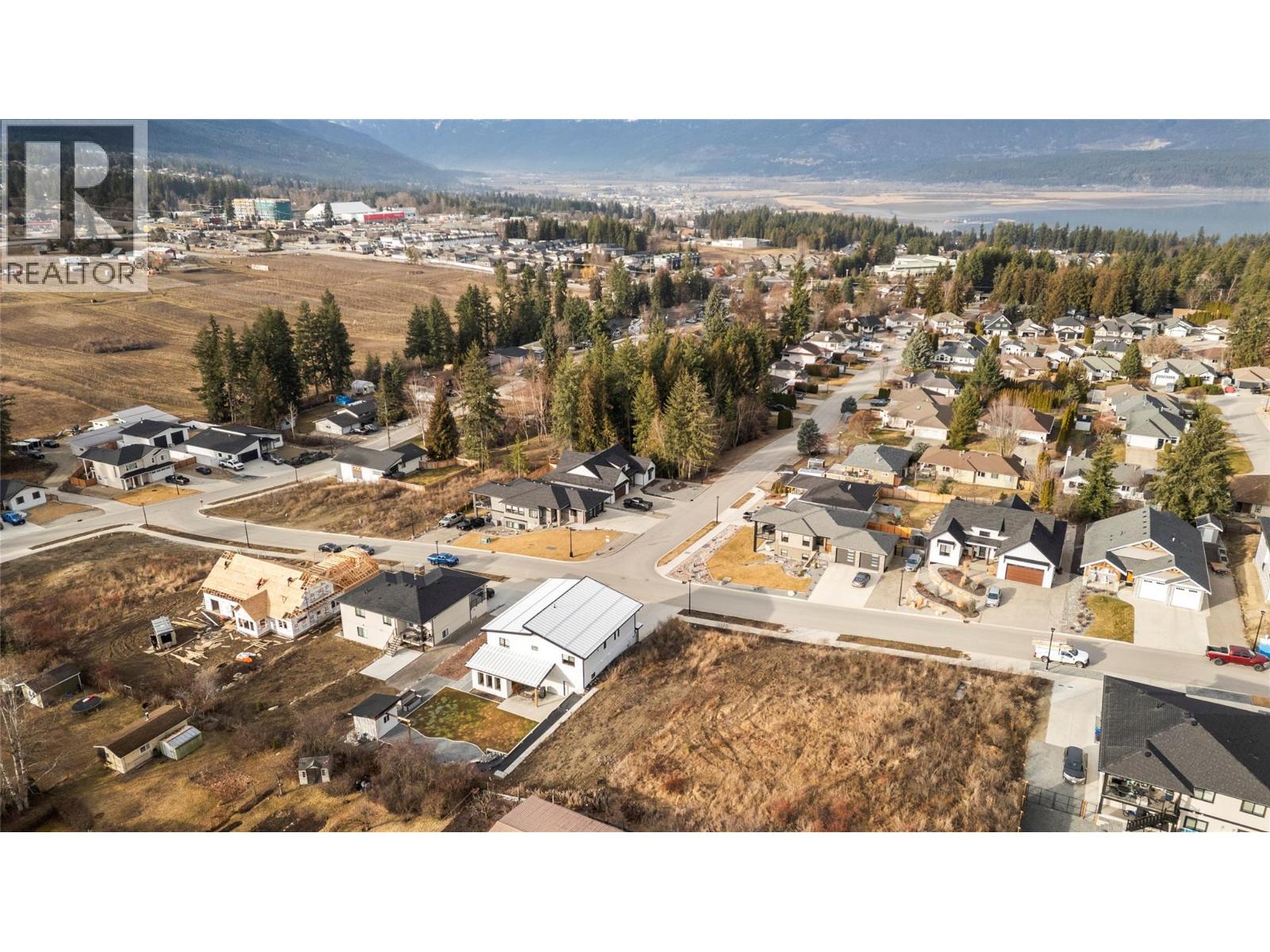 1860 35 Street NE, Salmon Arm