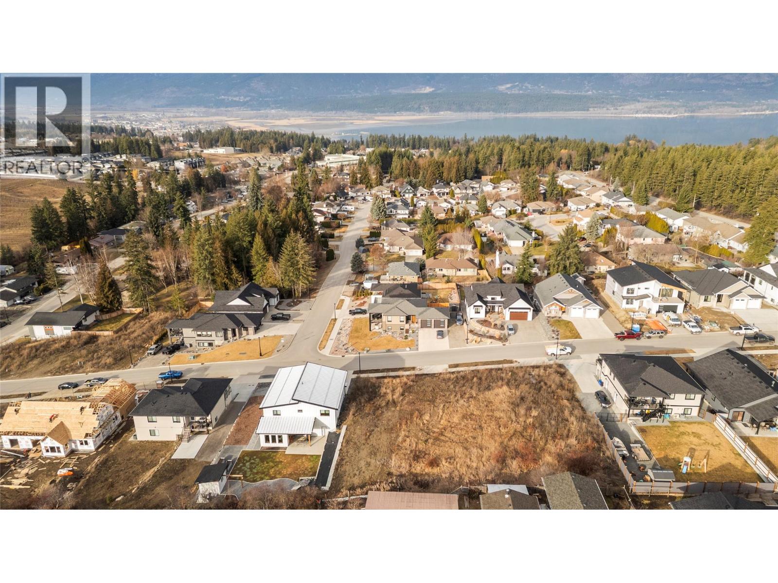 1860 35 Street NE, Salmon Arm