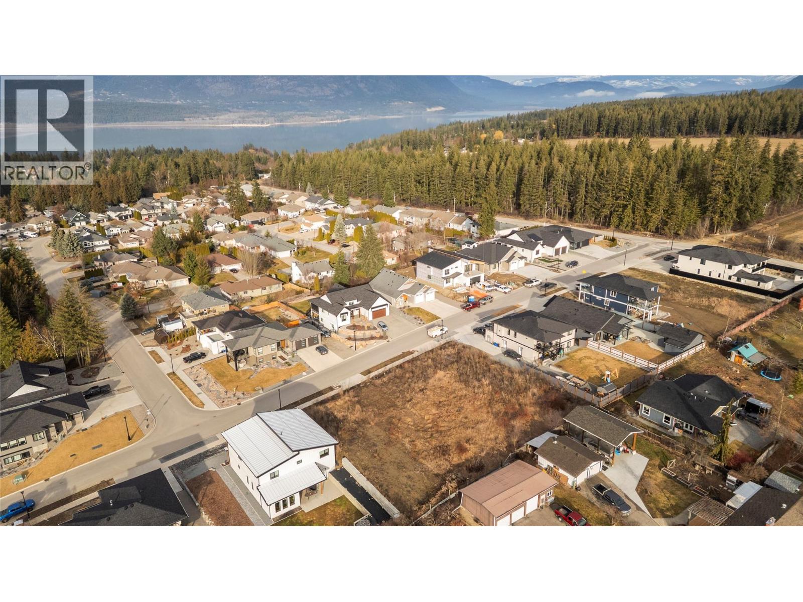 1860 35 Street NE, Salmon Arm